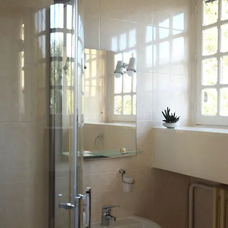 Chateau Picol Entre Futuroscope Et Chateaux De La Loire Bed & Breakfast