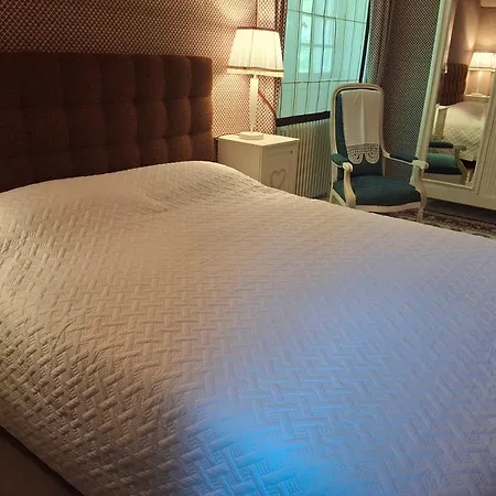 Chateau Picol Entre Futuroscope Et Chateaux De La Loire Bed & Breakfast