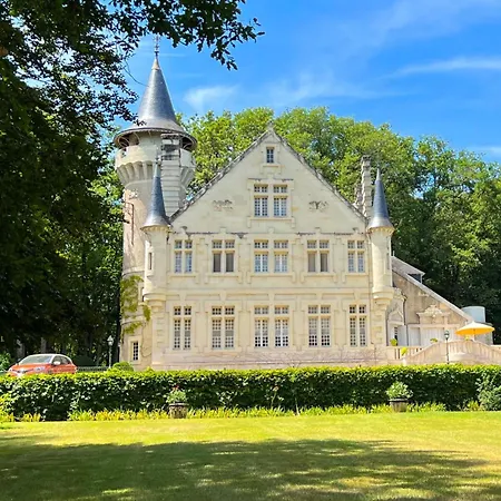 Chateau Picol Entre Futuroscope Et Chateaux De La Loire Bed & Breakfast